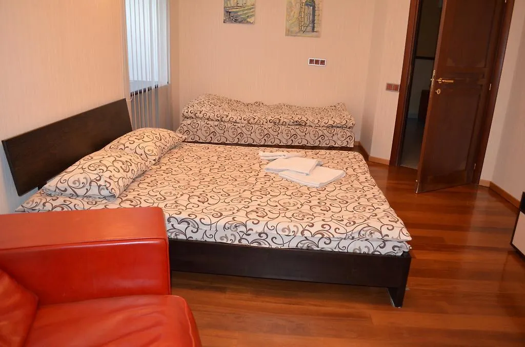كييف Hostel Holiday Host 0*,